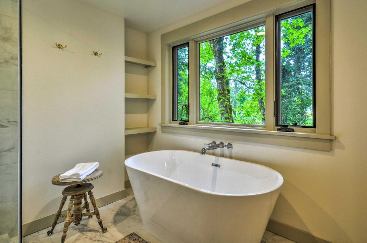 Peaceful And Elegant Cottage With Riverside View Oregon City Exterior foto